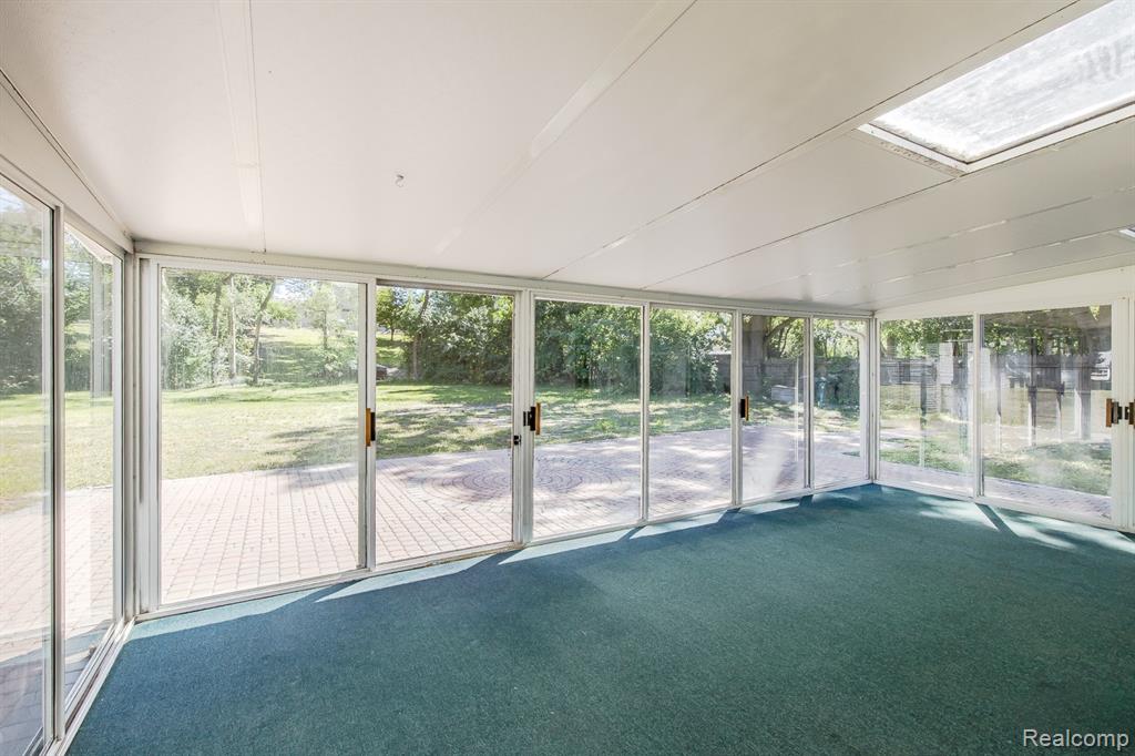 5357 Farm Road, Waterford, MI 48327 — Photo 35