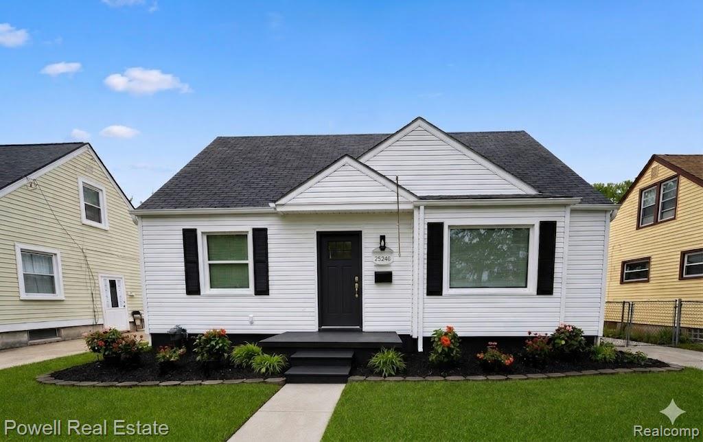 25246 Hayes rd, Roseville, MI 48066
