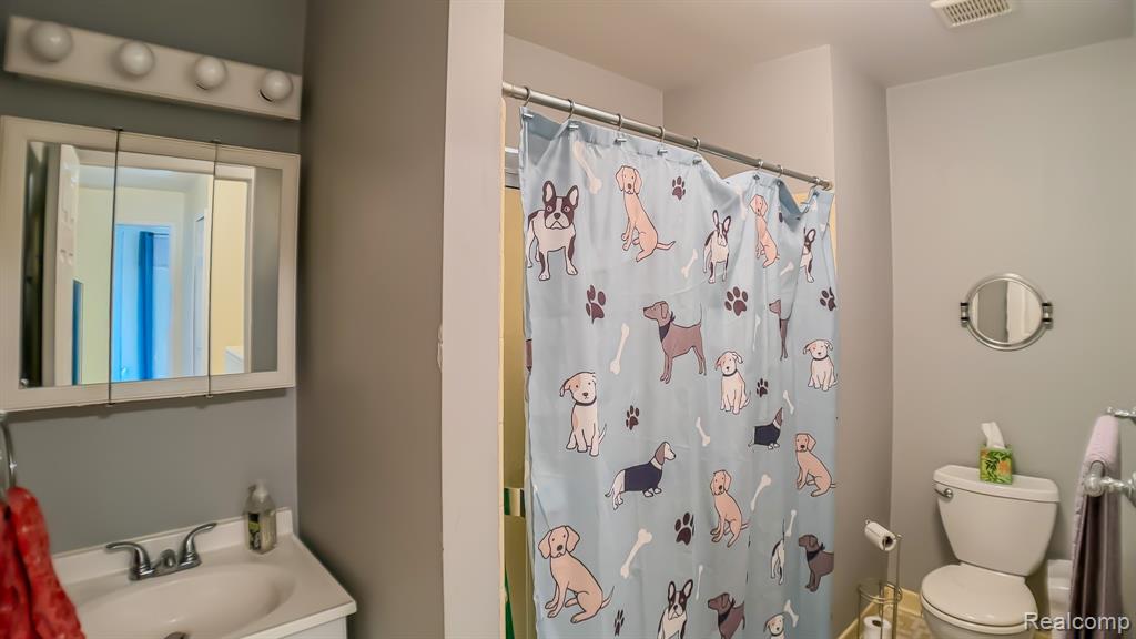 552 Foxboro Square, Brighton, MI 48116 — Photo 8