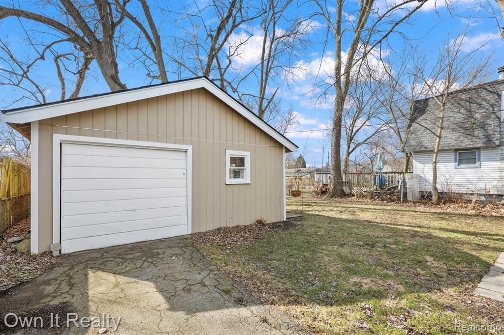 469 LAKESIDE Drive, Waterford, MI 48328 — Photo 4