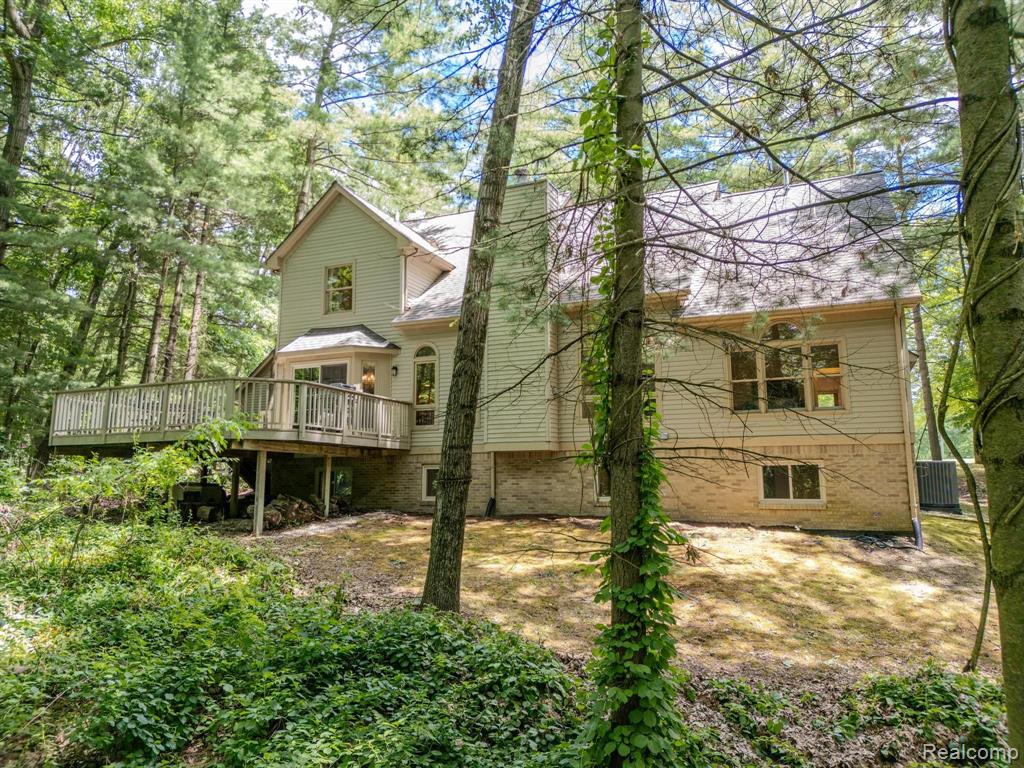 573 NAKOMIS Trail, Lake Orion, MI 48362 — Photo 2