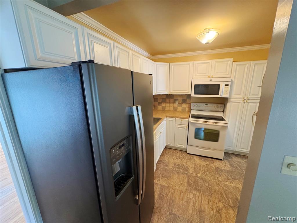 627 Wesbrook Street, Pontiac, MI 48340 — Photo 9
