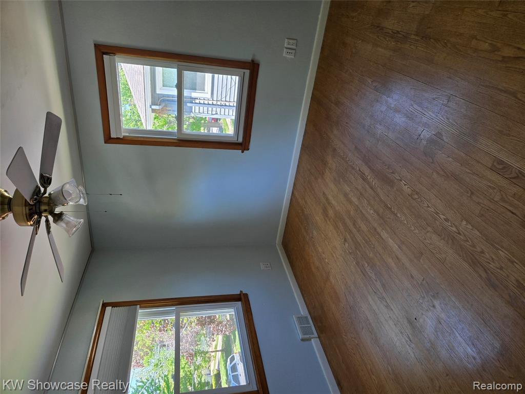 19- Bedroom 2 - 1.jpg