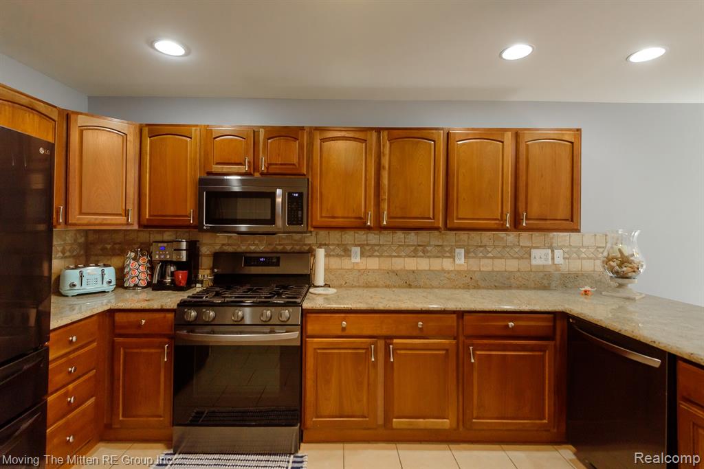 17449 Ava Court, New Boston, MI 48164 — Photo 12