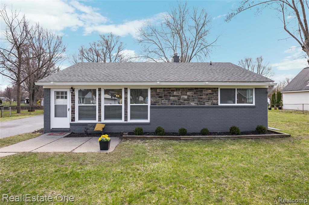 4913 Rioview Drive, Clarkston, MI — front exterior