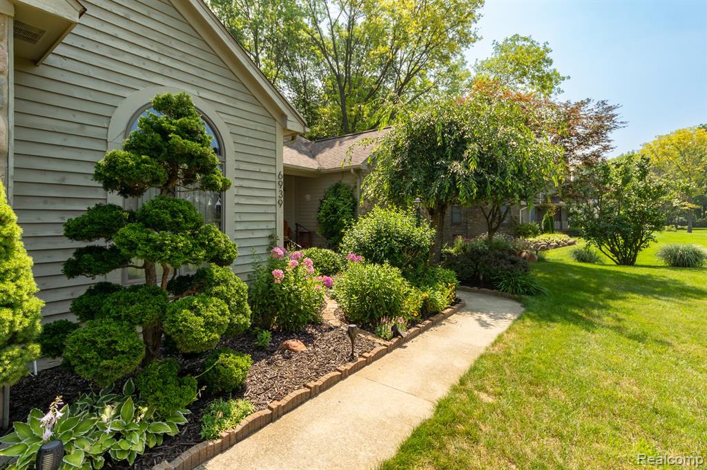 6939 West Ridge Drive, Brighton, MI 48116 — Photo 4