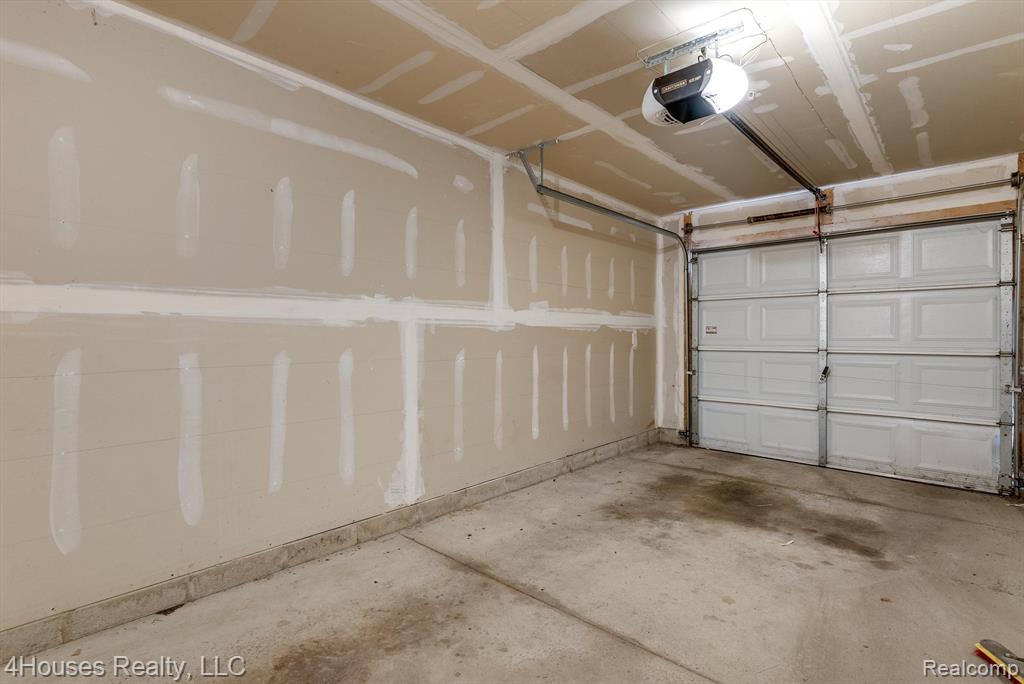 654 LYDIA Lane, Pontiac, MI 48341 — Photo 37