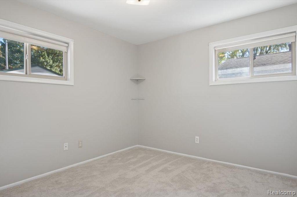 4943 Pardee Avenue, Dearborn Heights, MI 48125 — Photo 11