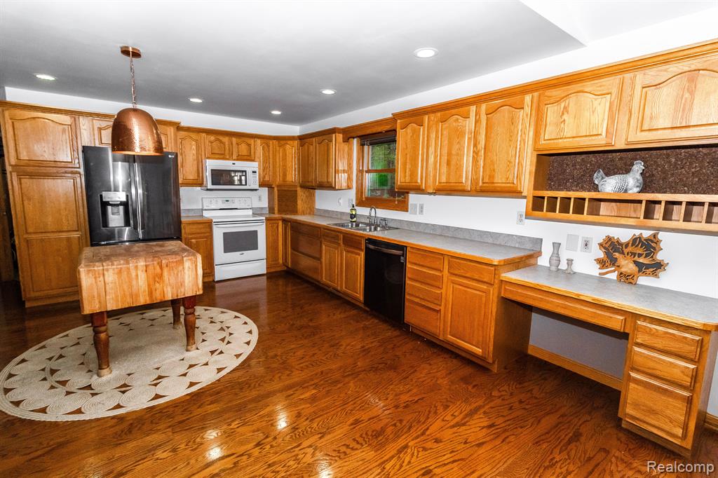 4707 MOUNT MORRIS Road, Columbiaville, MI 48421 — Photo 2