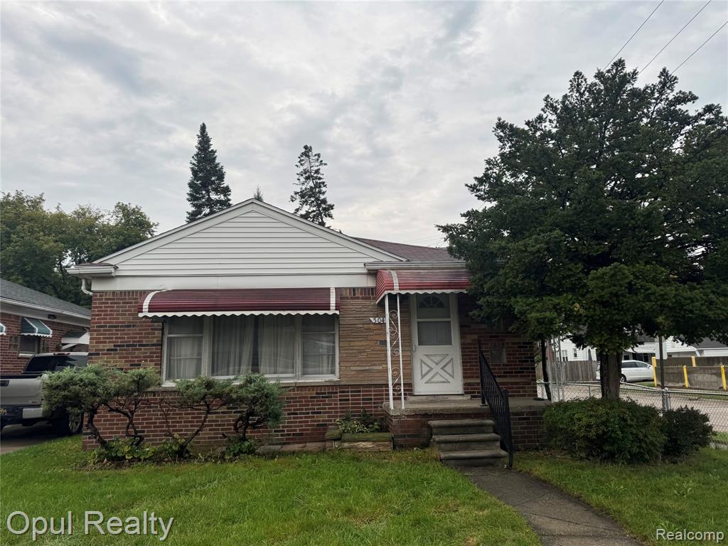 504 E Pearl Avenue, Hazel Park, MI 48030
