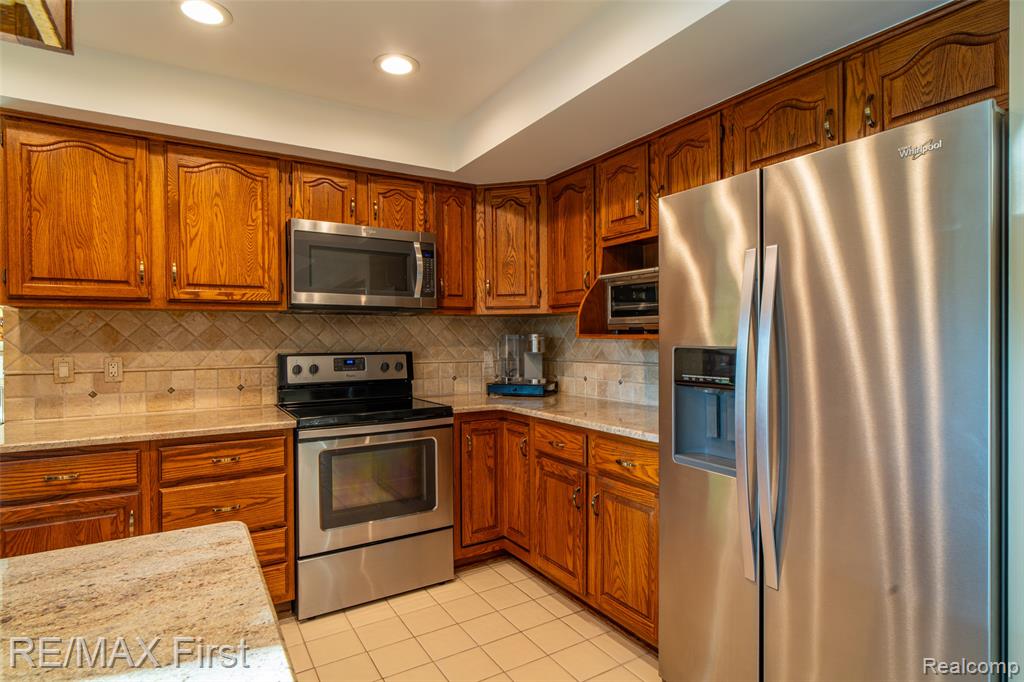 54815 FRANKLIN Drive, Shelby Twp, MI 48316 — Photo 24