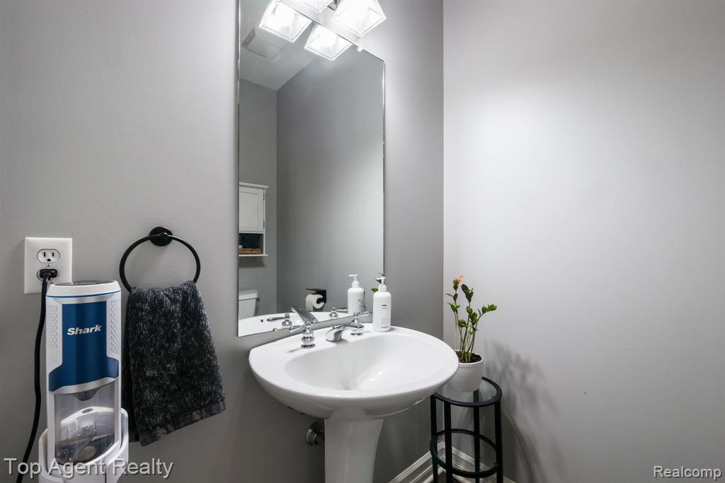 347 N Alice Avenue, Rochester, MI 48307 — Photo 20