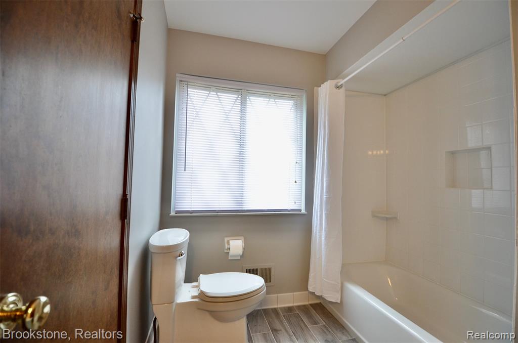 7244 Chapel View Drive, Clarkston, MI — Photo 15