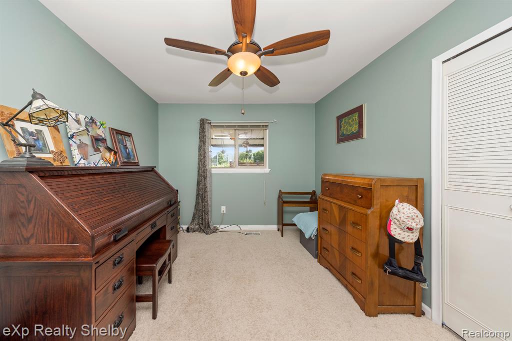 39611 HOLIDAY Drive, Sterling Heights, MI 48313 — Photo 21