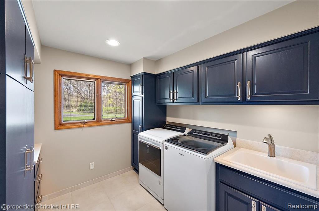 1071 Woodbridge Lane, Rochester, MI 48306 — Photo 49