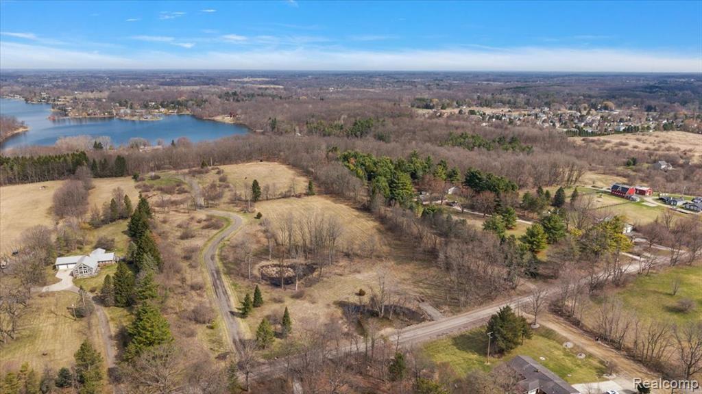 10515 Horton Road, Goodrich Vlg, MI — Photo 4