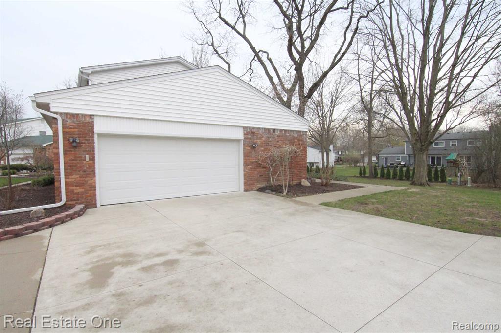 6749 ALDERLEY Way, West Bloomfield, MI — Photo 40