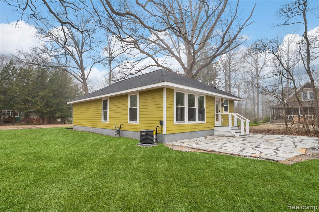15801 Oak Avenue, Union Pier, MI 49129 — Photo 28