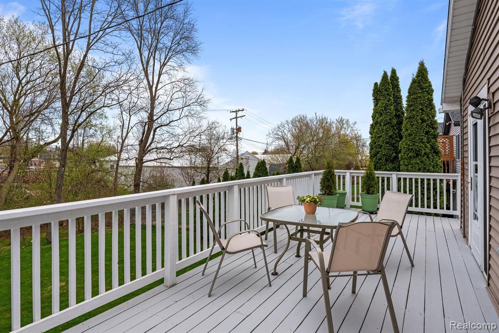4945 WALKER Drive, Brighton, MI 48114 — Photo 3