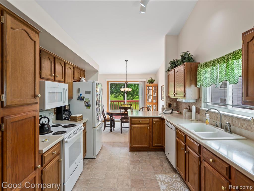 864 Challenging Trail, South Lyon, MI 48178 — Photo 12