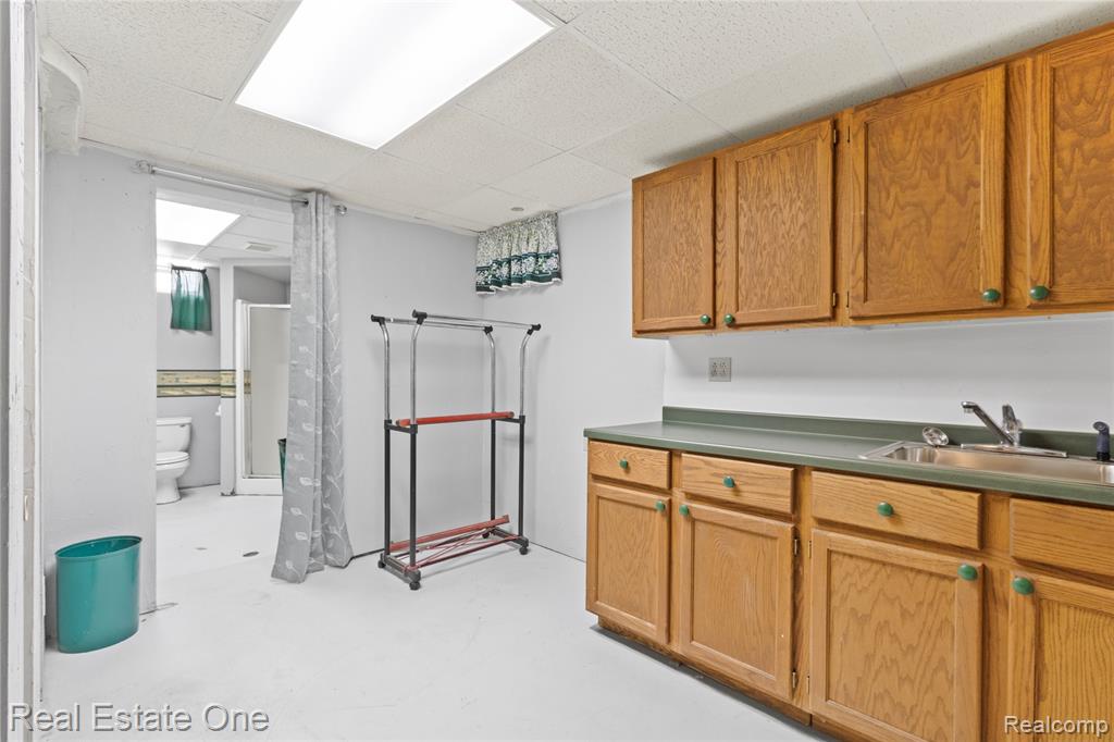 5955 BEECH DALY RD, Dearborn Heights, MI 48127 — Photo 13
