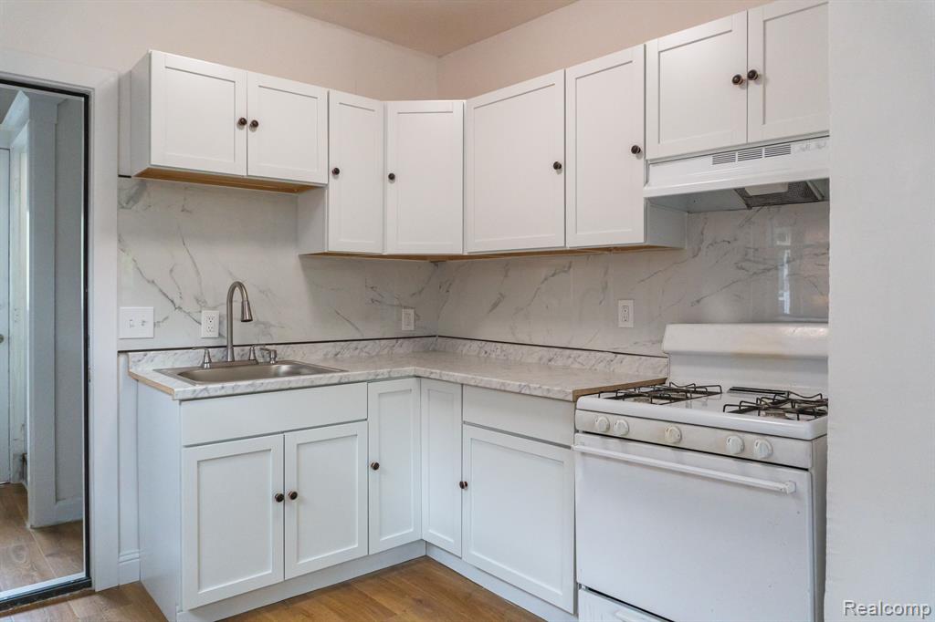 3927 SAINT CLAIR Street, Detroit, MI 48214 — Photo 45