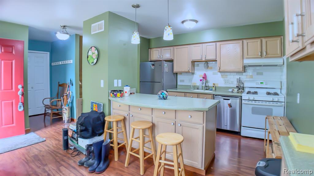 552 Foxboro Square, Brighton, MI 48116 — Photo 3