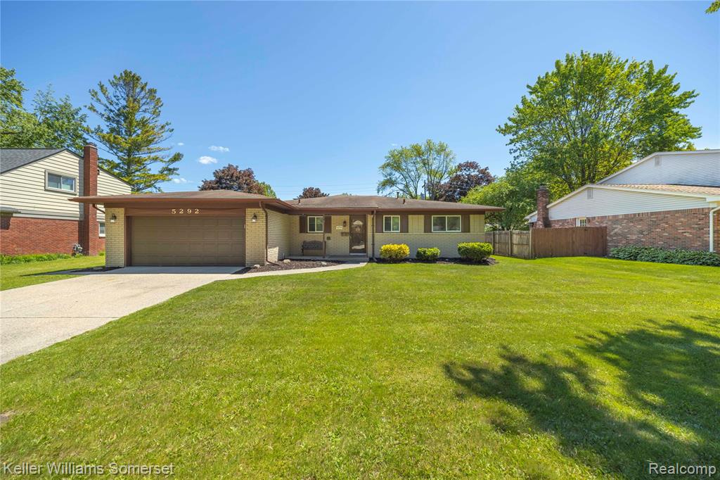 5292 ABINGTON Drive, Troy, MI 48085 — Photo 2