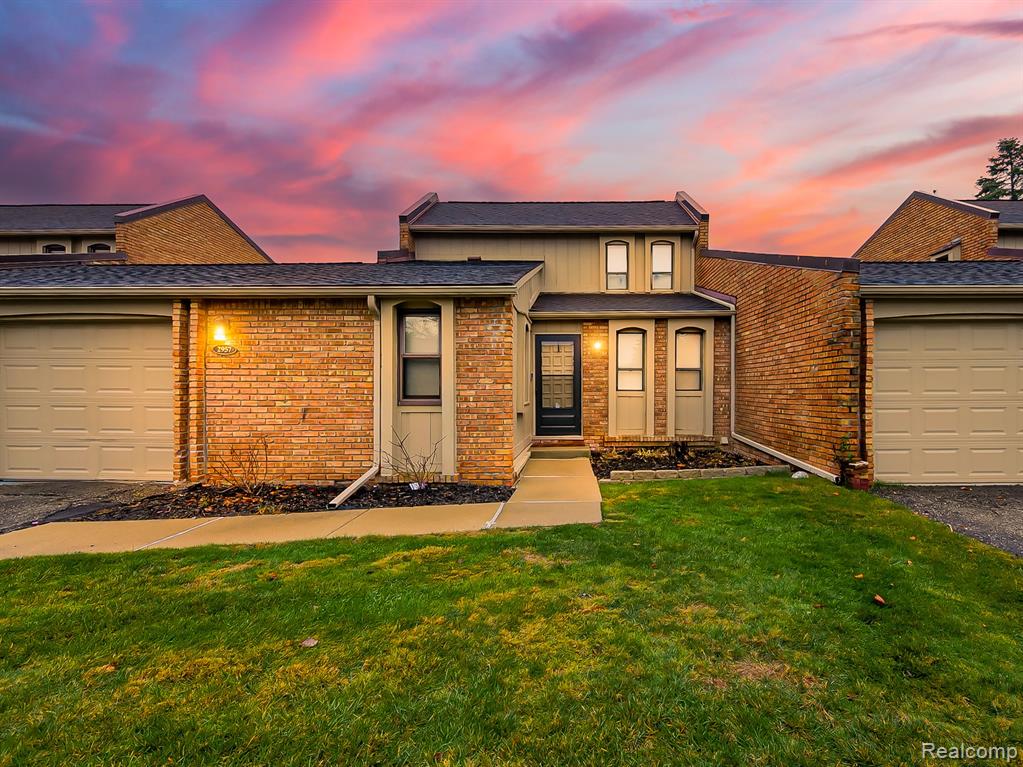 2957 MOON LAKE DR Drive, West Bloomfield, MI 48323 — front exterior