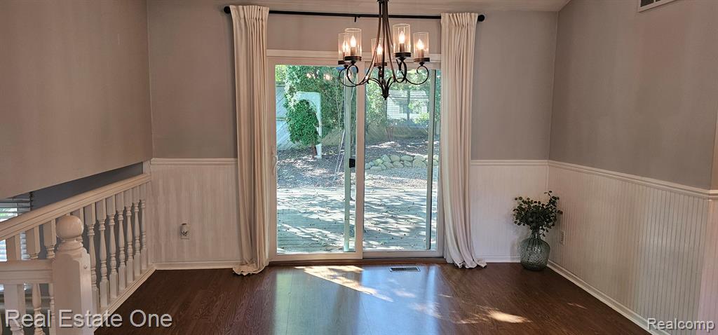 961 Abbey Lane, Milford, MI 48381 — Photo 8
