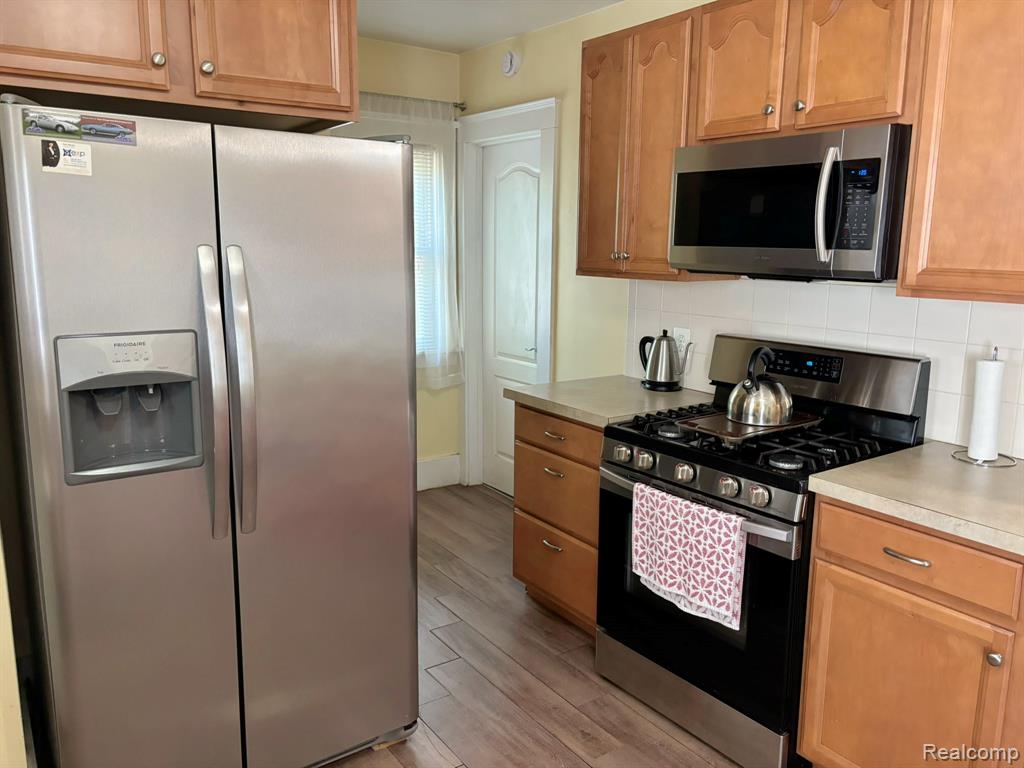 832 Pinecrest Drive E, Fenton, MI 48220 — Photo 37