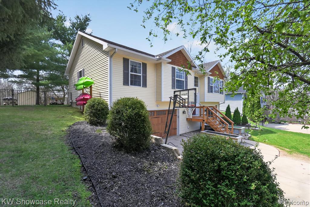 662 Tierney Avenue, Highland, MI 48356 — Photo 2