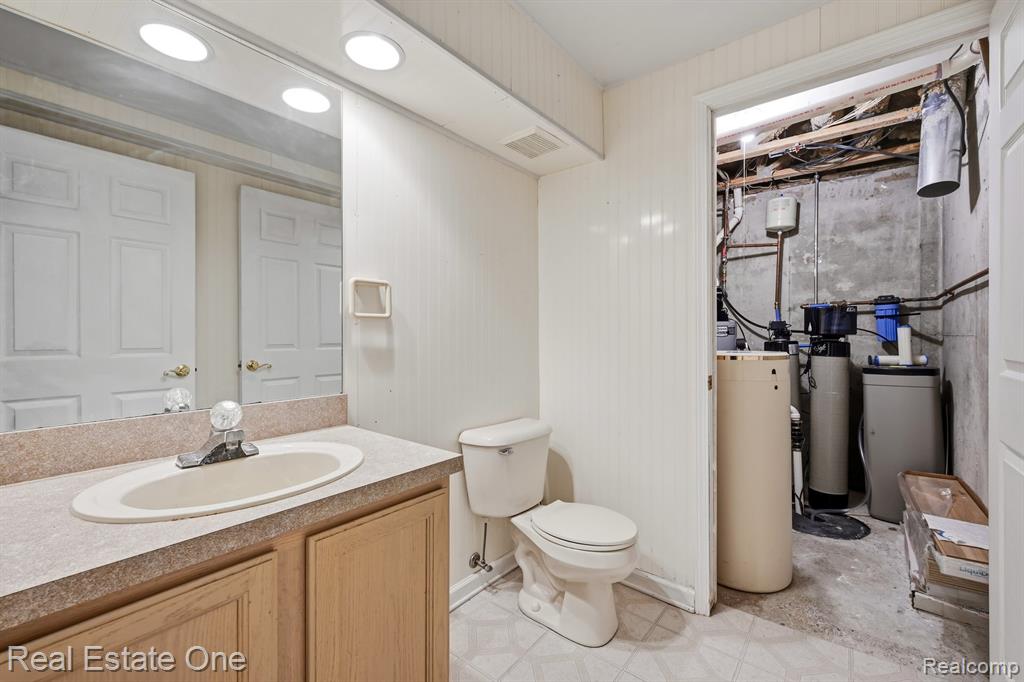 4885 Oak Hill Drive, 20, Waterford, MI 48329 — Photo 29