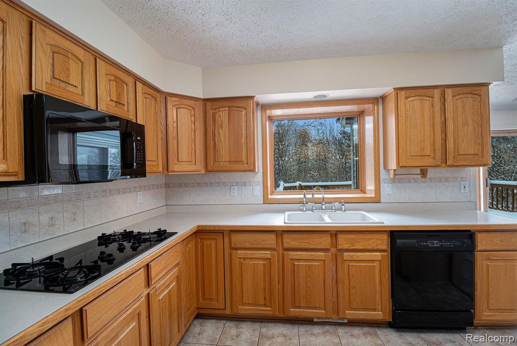 4946 Scenic Pines Court, Clarkston, MI — Photo 5