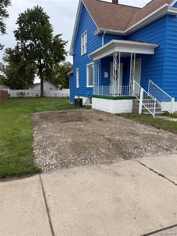 81 Fessenden Street, Mount Clemens, MI 48043