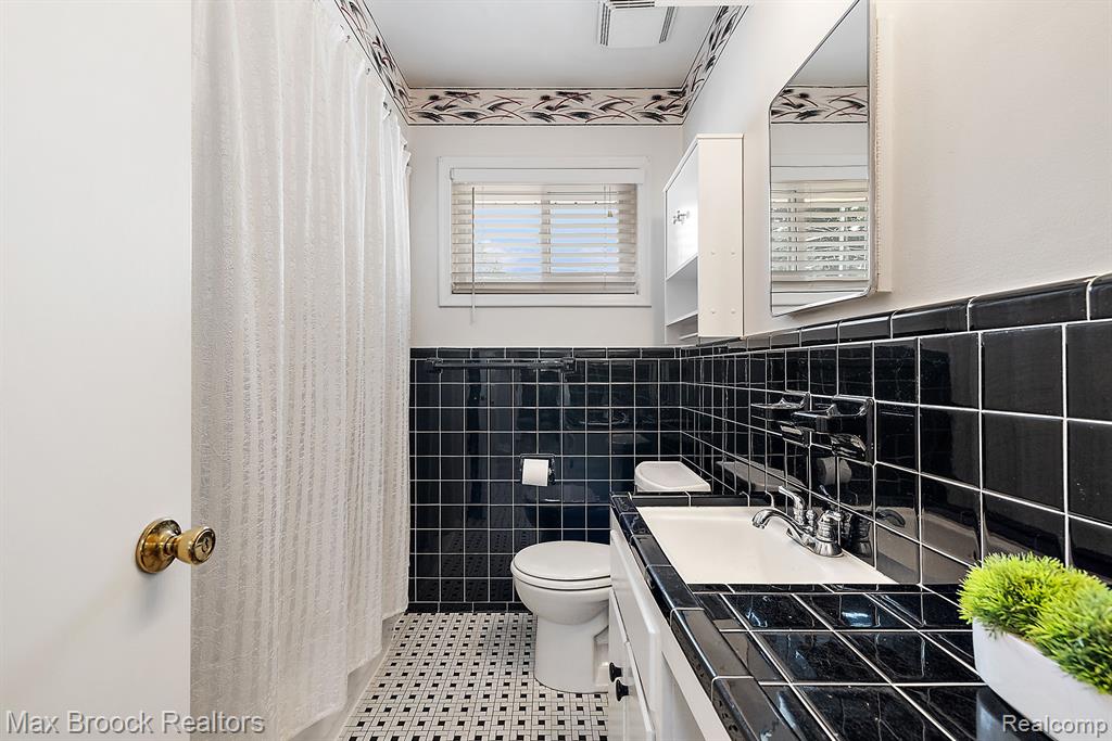 9060 HEADLEY Drive, Sterling Heights, MI 48314 — Photo 36