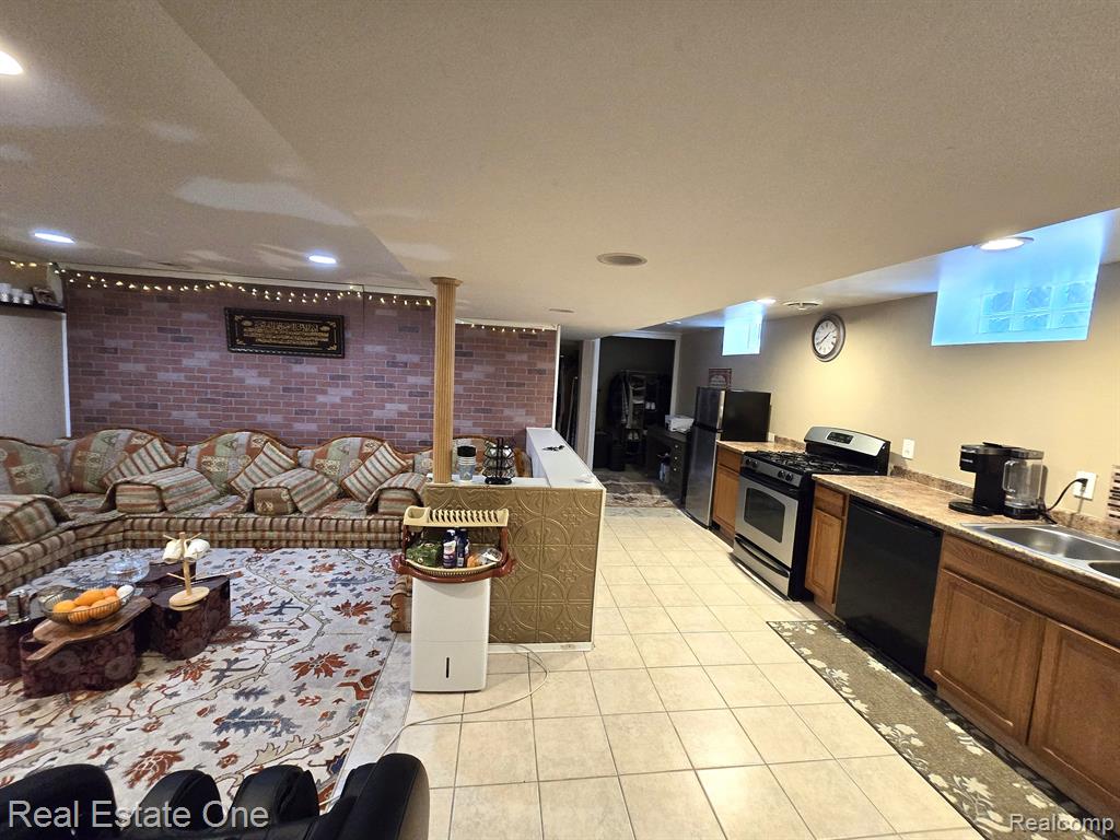 6624 MAPLE Street, Dearborn, MI 48126 — Photo 23