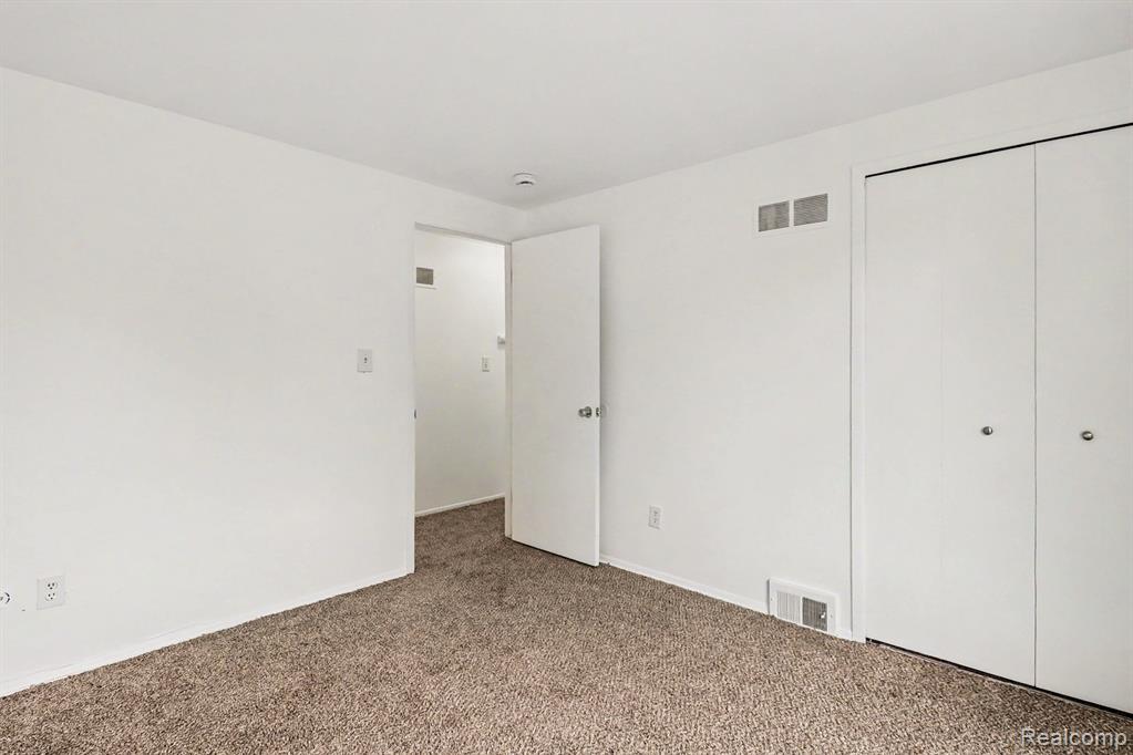 8232 Karam Boulevard, Warren, MI 48093 — Photo 13