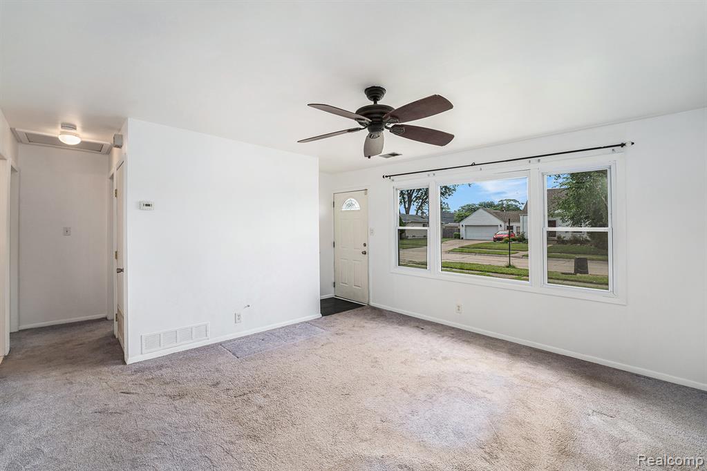 940 Mace Avenue, Madison Heights, MI 48071 — Photo 5