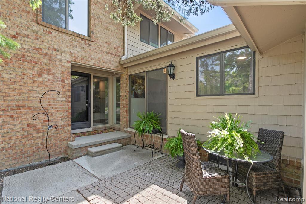 7103 Pebble Park Drive, West Bloomfield, MI — front exterior