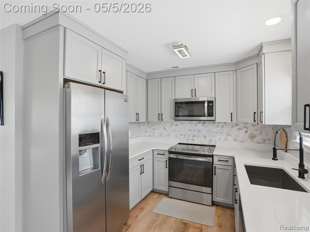 135 W Kenilworth Avenue, Royal Oak, MI 48067 — Photo 9