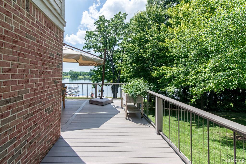 3166 W Beach Lake Drive, Milford, MI, 48380