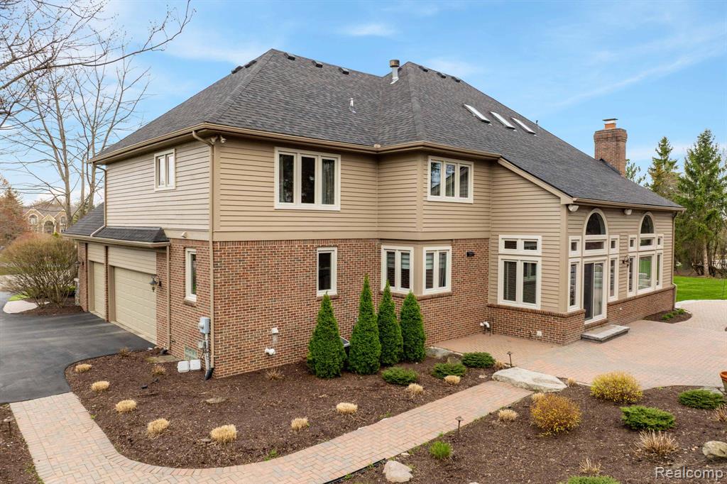 2562 Sequoia Court, Bloomfield, MI 48304 — Photo 43