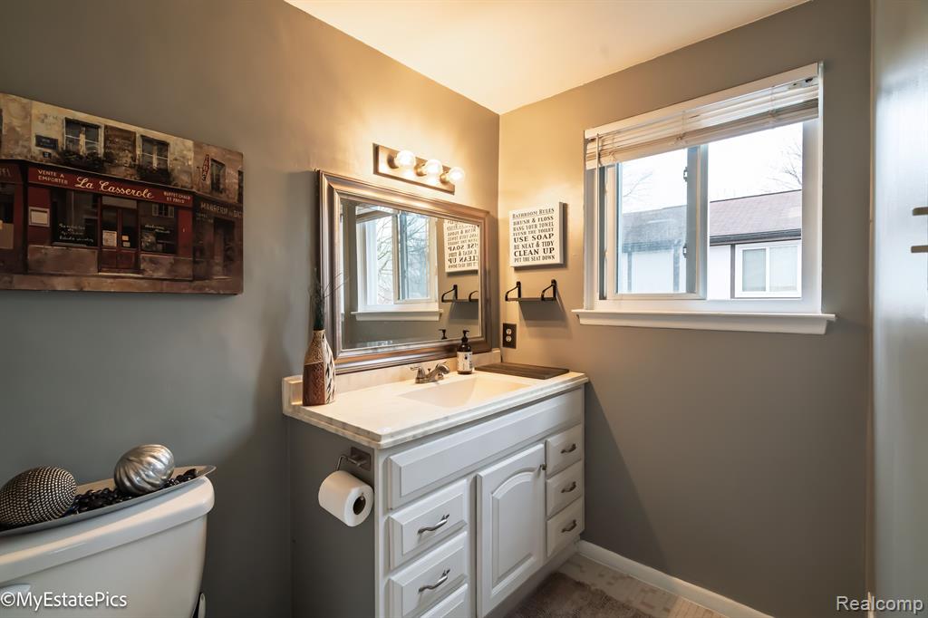 9912 AUBURNDALE Street, Livonia, MI 48150 — Photo 14
