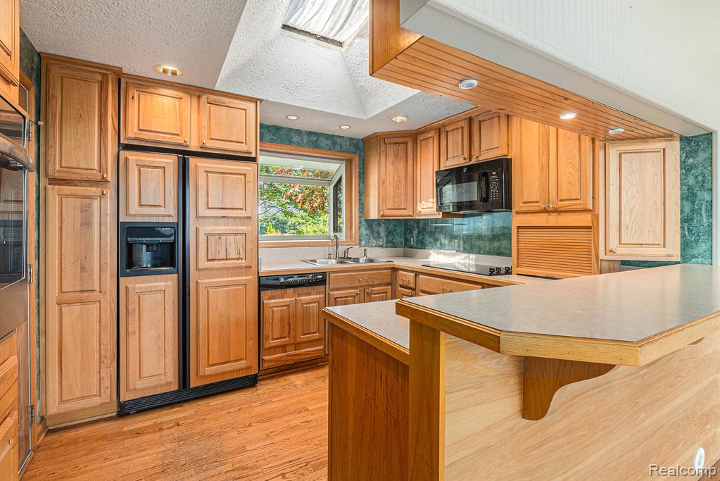 979 Abseguami Trail, Lake Orion, MI 48362 — Photo 14