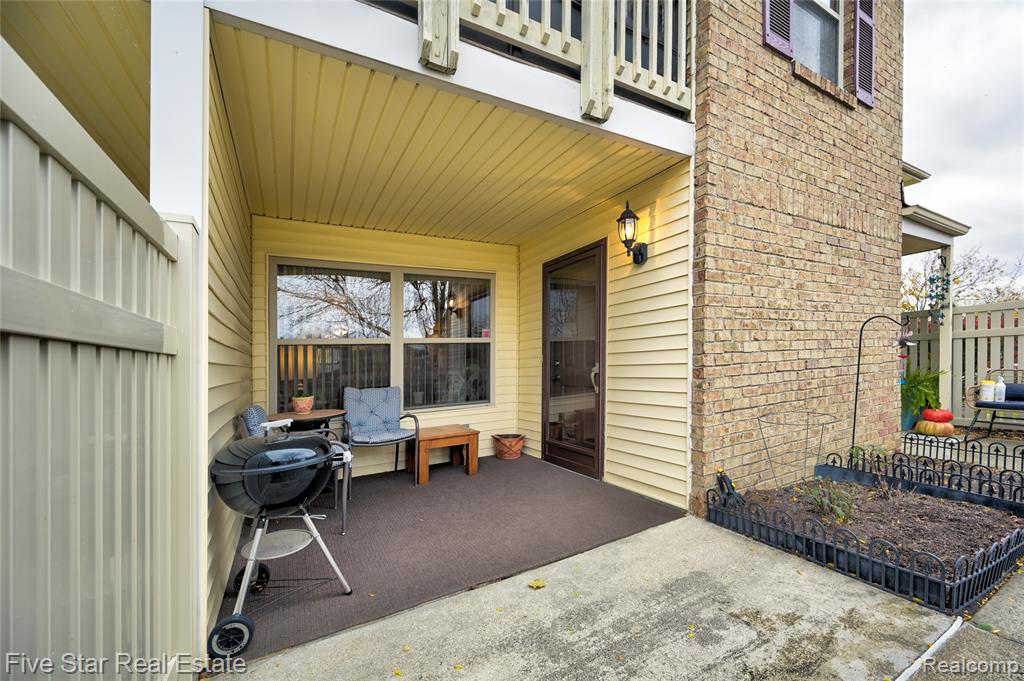 61051 Greenwood Drive, South Lyon, MI 48178 — Photo 4