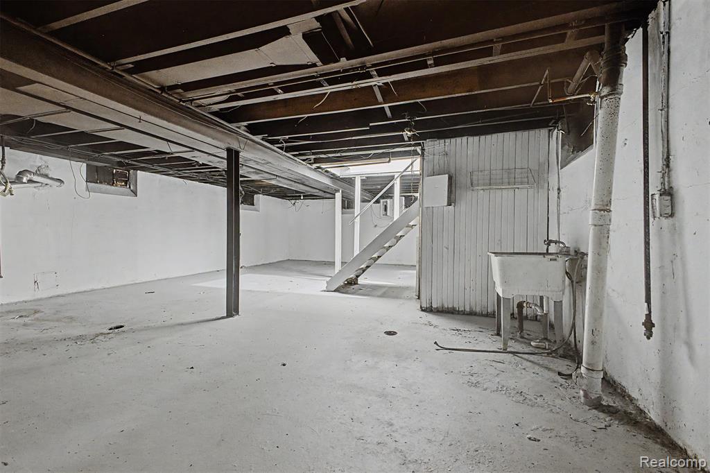 8849 Whitcomb Street, Detroit, MI 48228 — Photo 33