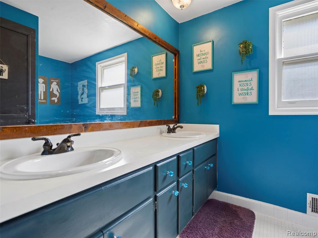 8497 Hickory Hill Drive, Grand Blanc, MI 48439 — Photo 28