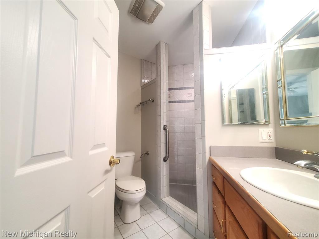 673 Oakbrook W, Rochester Hills, MI 48307 — Photo 21