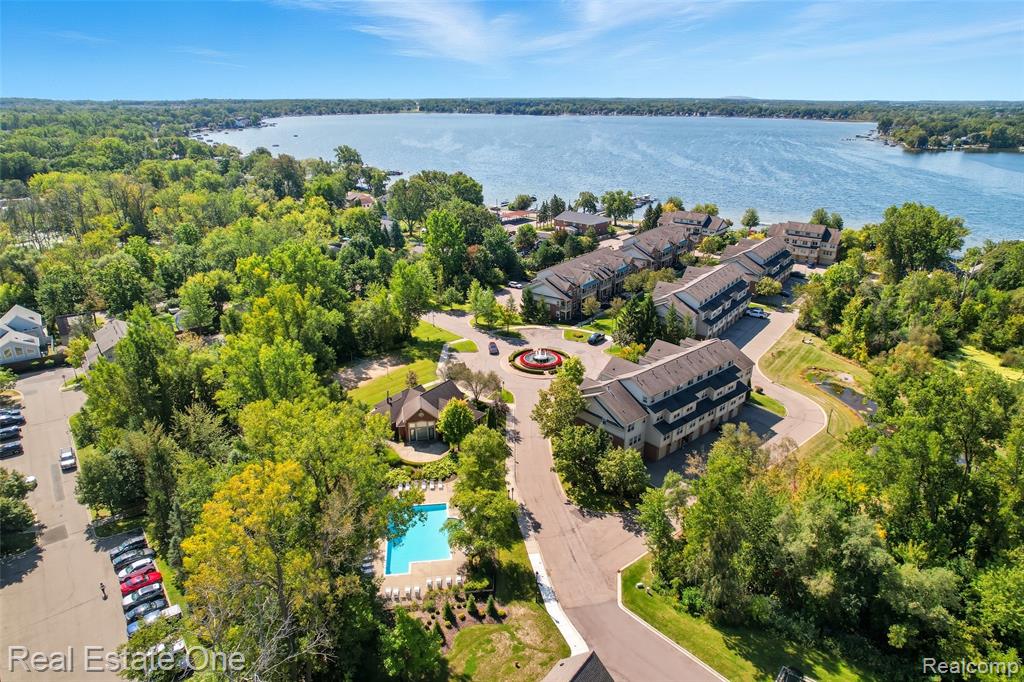 464 Old Pine Way, Walled Lake, MI 48390 — Photo 45